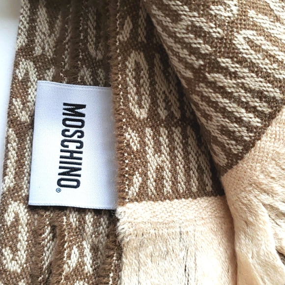 NWOT Moschino Wool Blanket Scarf Brown Tan Moschino Blanket Scarf w/ Tan Fringe - Picture 3 of 16